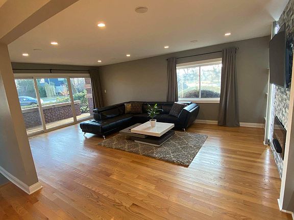 3rd image of 1030 S Fernandez Ave APT 1D