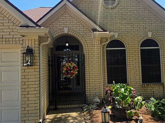 3rd image of 11406 Desert Springs Cir