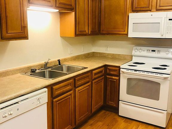 4th image of 916 Whitetail Ct