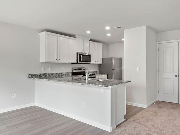5th image of 576 Lamorak Pl
