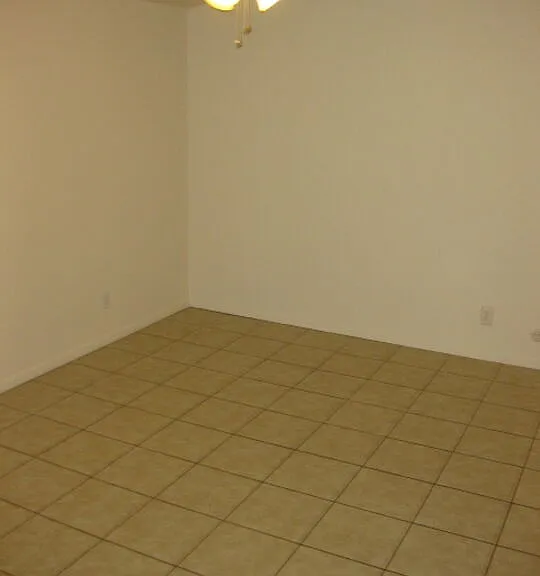 1661 Yucca Dr — Photo 6
