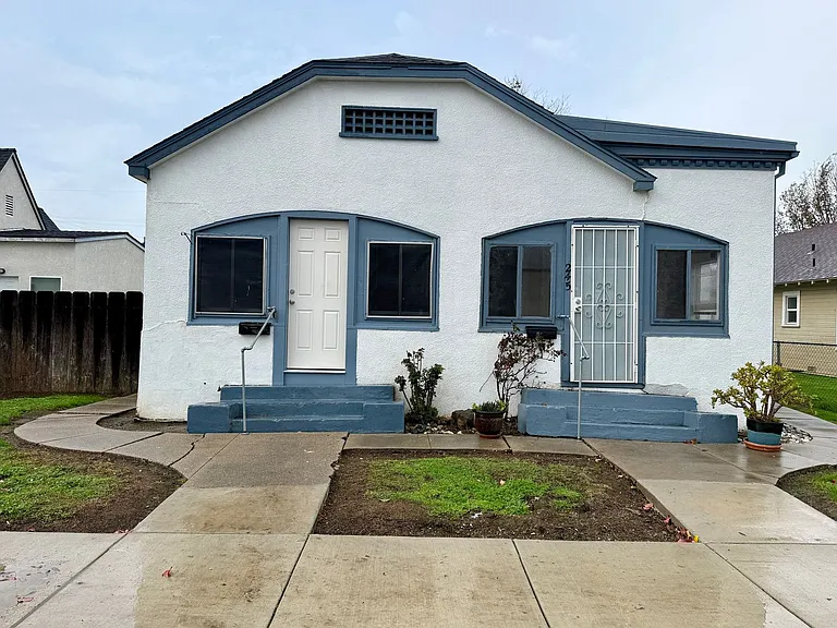 247 S Shasta St — Photo 15