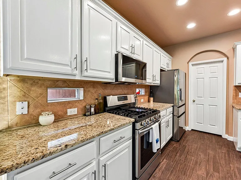 10216 Anahuac Trl — Photo 10