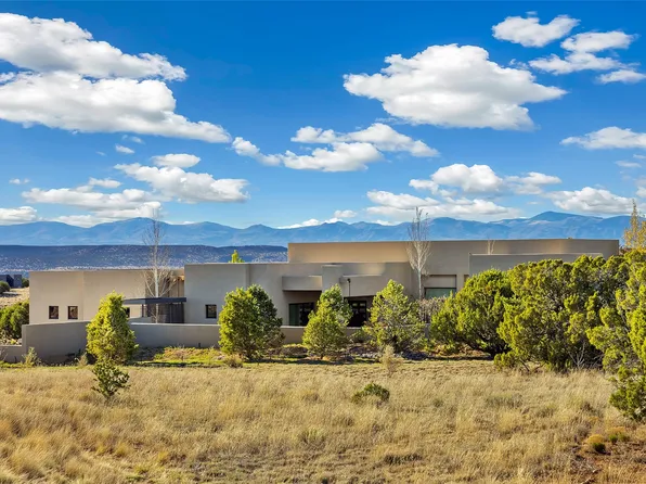 2 Via Oso, Santa Fe, NM 87506