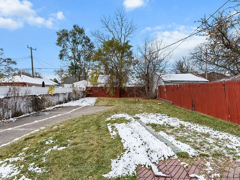19321 Cliff St — Photo 13
