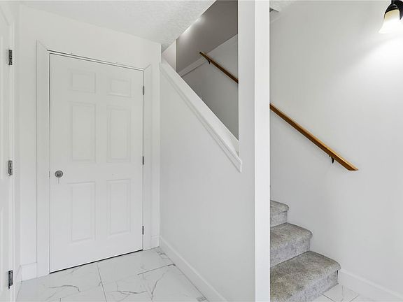 5th image of 2085 Solent St