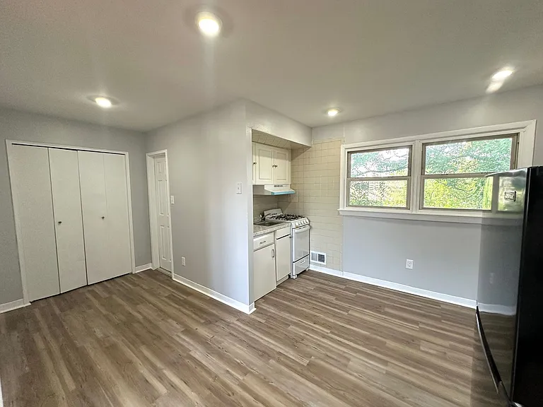 308 Columbus Pl — Photo 4