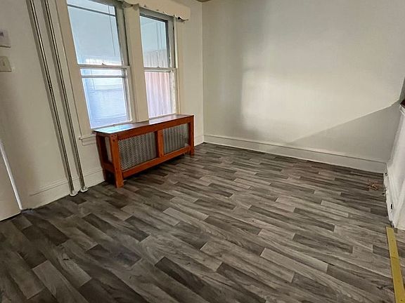 5th image of 125 Hillside Ave