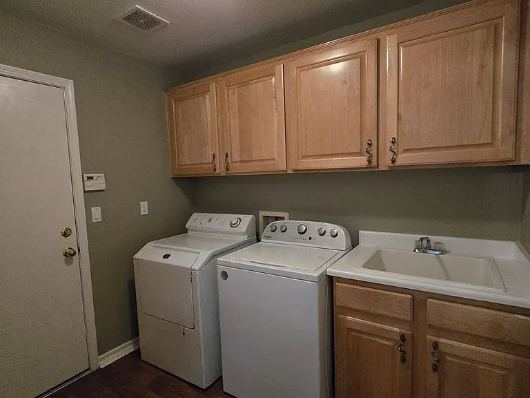 8244 W Gilmore Ave — Photo 23