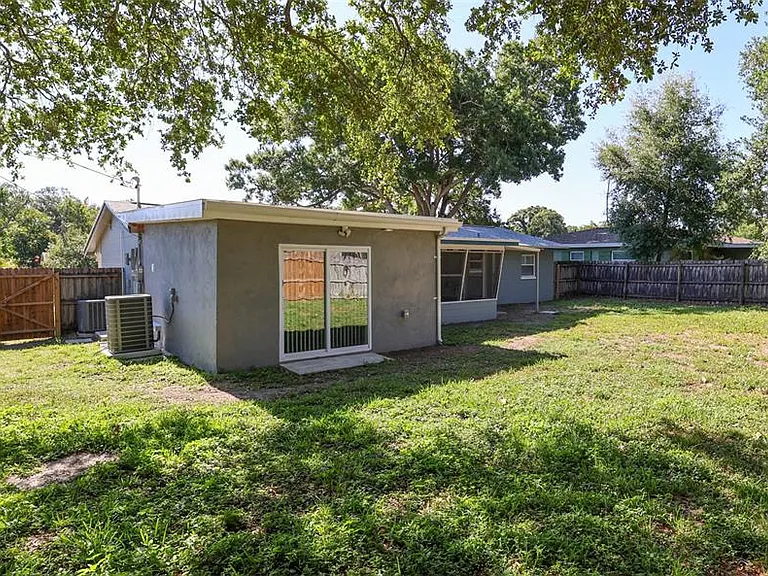 1500 Laurel Cir — Photo 24