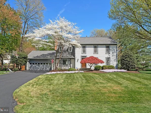 10430 Heritage Landing Rd, Burke, VA 22015