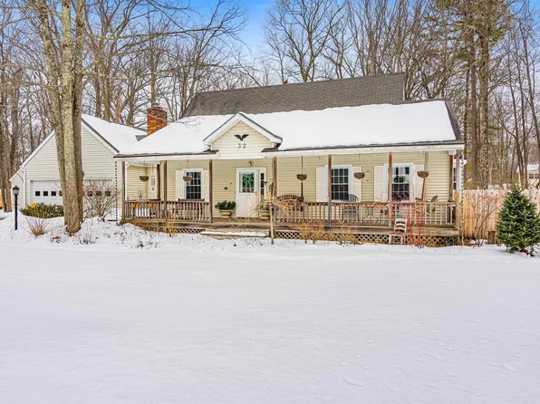 32 Skyline Drive, Essex, VT 05452