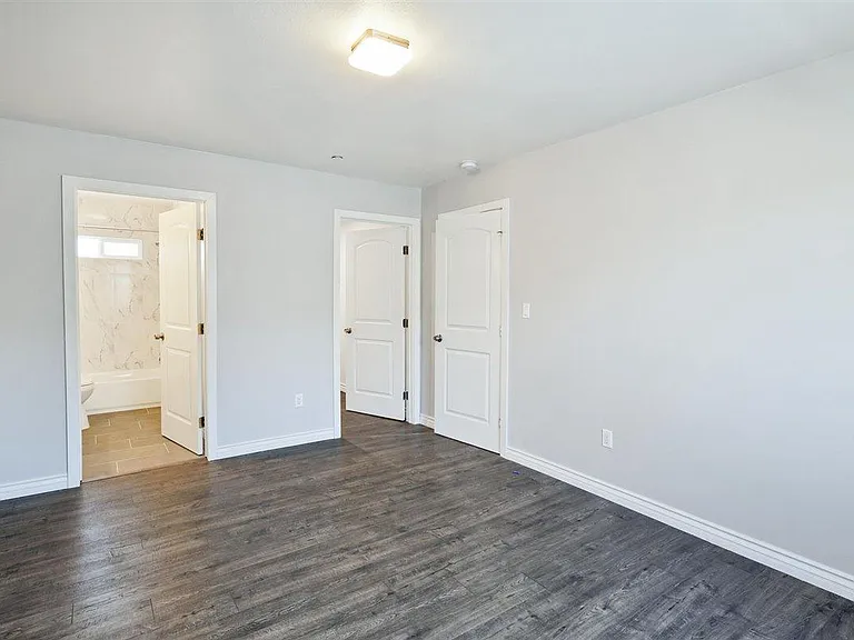 2769 Marengo St #3 — Photo 16