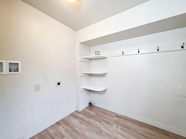 1208 Koenigstein Ave — Photo 16