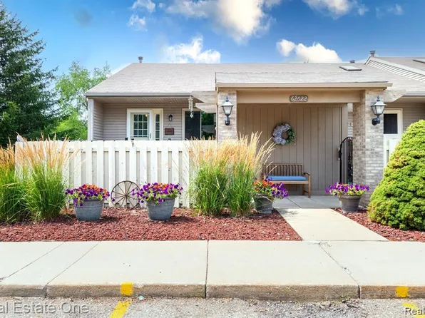 62622 Raleigh Ct Unit 1, South Lyon, MI 48178