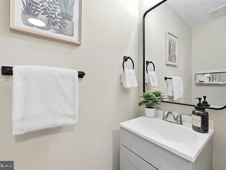7619 Nutwood Ct — Photo 28