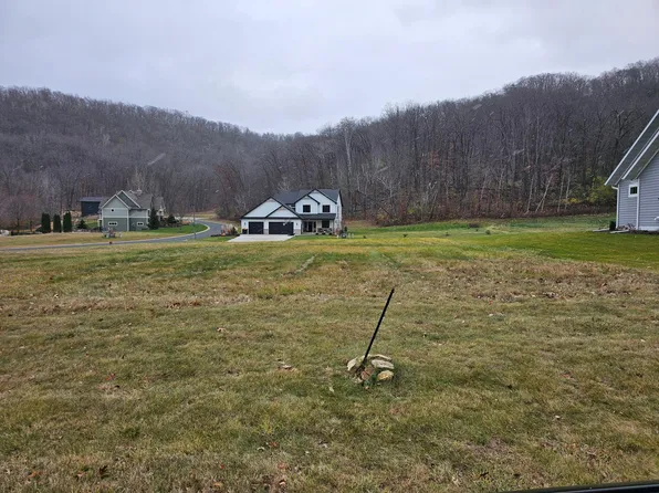 2717 Oakhurst Dr, Lake City, MN 55041