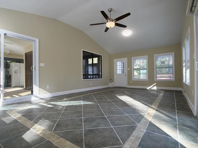 803 Bayliss Dr — Photo 3
