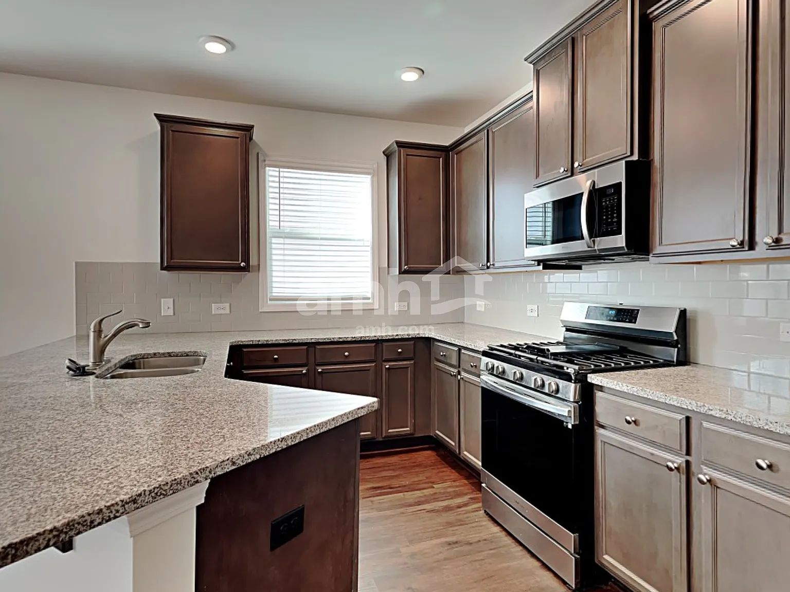 4 bed, 3.5 bath, 2200 sqft, $2,380 — Photo 3