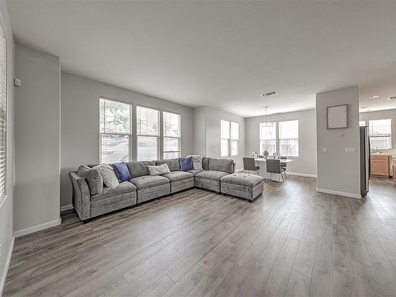 4th image of 8049 Red Oak Ct