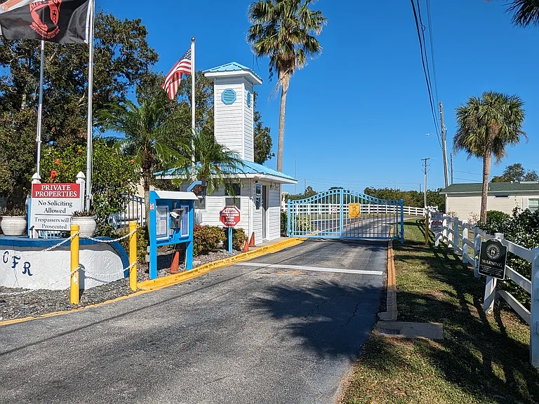 29 Beachfront Ln — Photo 3