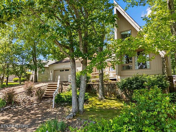 2nd image of 113 Sugarbush Cir