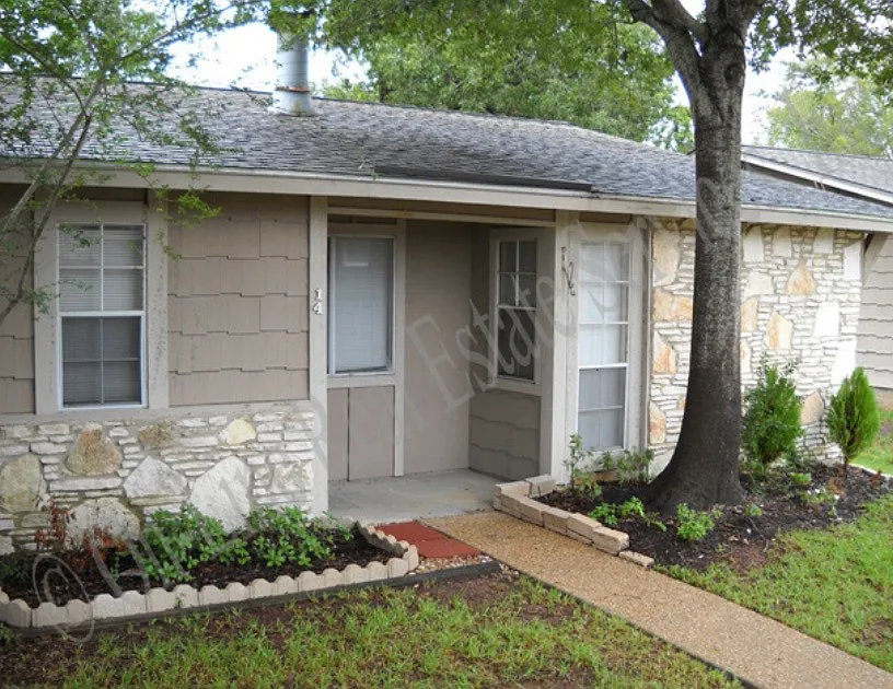 2800 Longmire Dr — Photo 2
