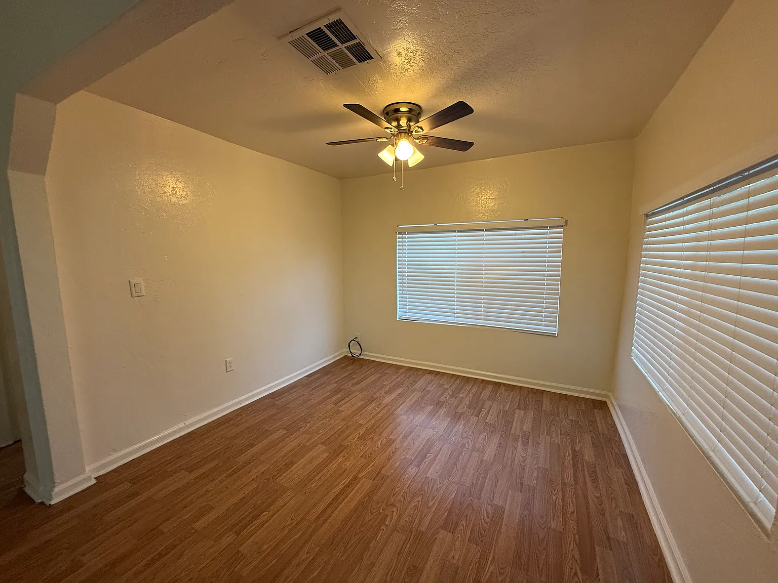 2 bed, 833 sqft, $1,550 — Photo 3