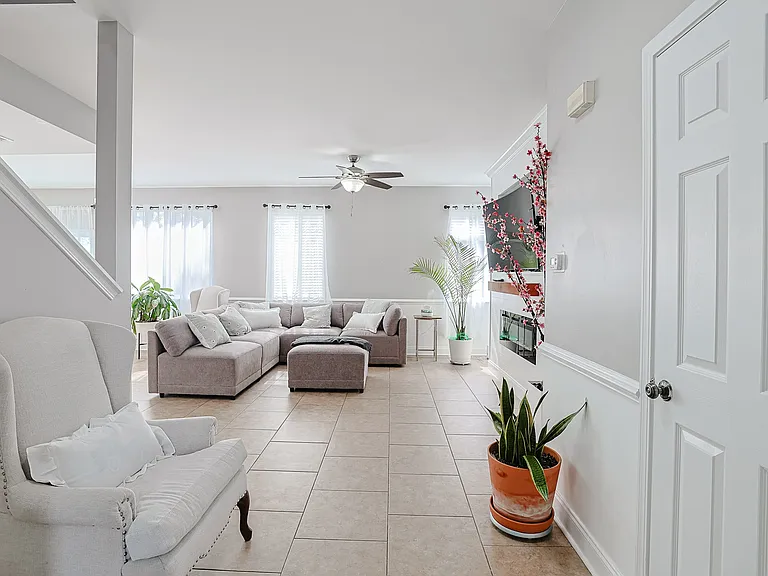 1854 S Fallbrook Dr — Photo 3
