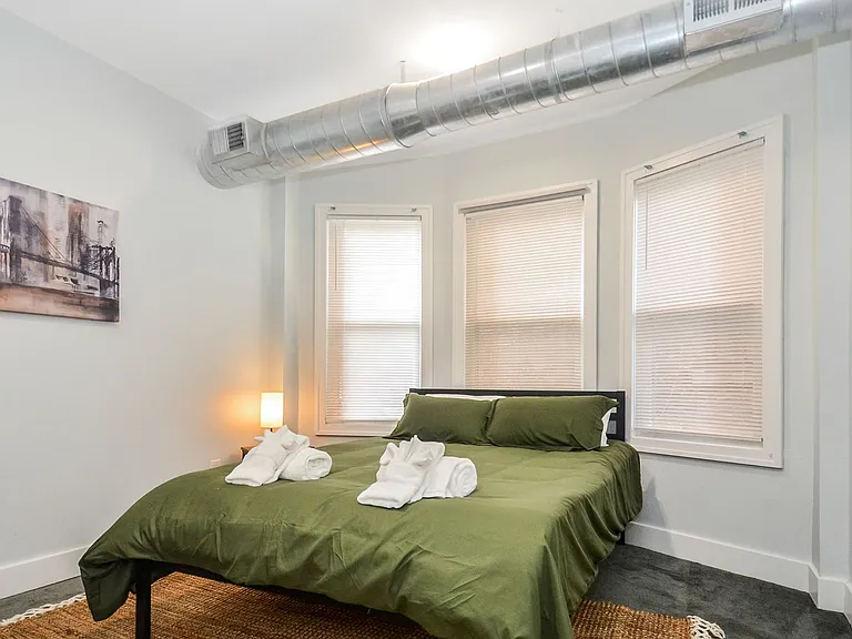 524-526 Kirby St E — Photo 8