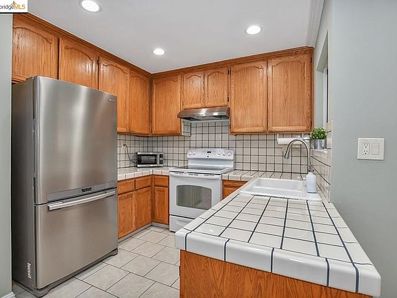 5th image of 204 S Catamaran Cir