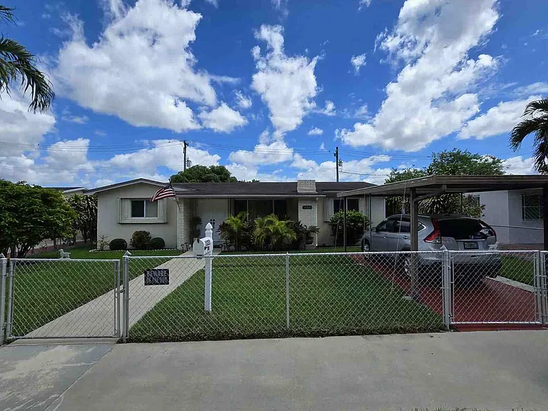 11221 SW 7th Ter — Photo 2