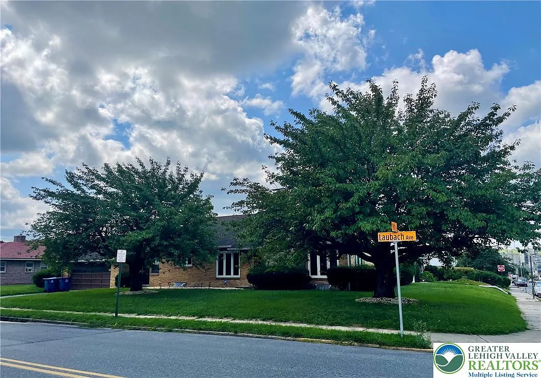 3 bed, 2.0 bath, 1578 sqft, $2,800 — Photo 2