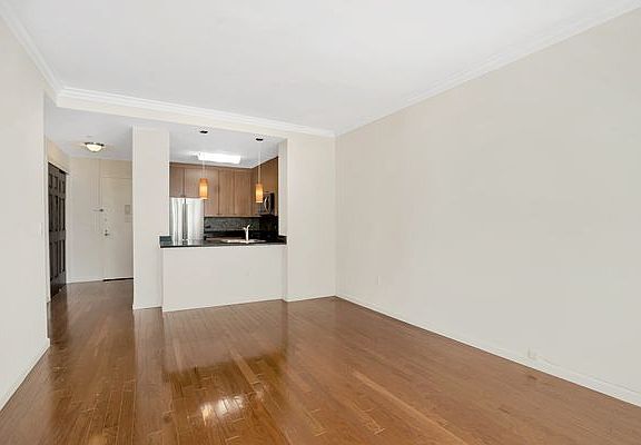 3rd image of 455 Main St APT 10L