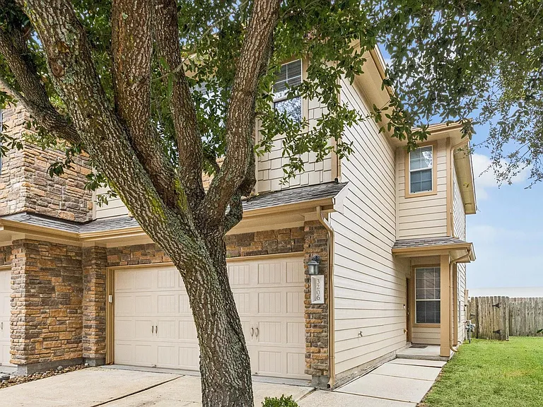 3206 Pearl Bluff Ln — Photo 2
