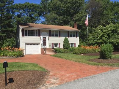 11 Old Field Dr, North Smithfield, RI, 02896