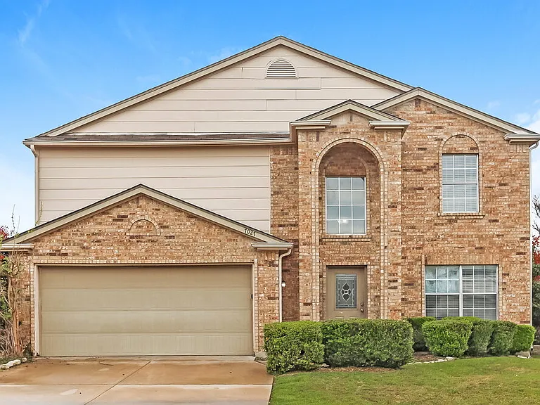 7027 Glenshire Dr — Photo 1