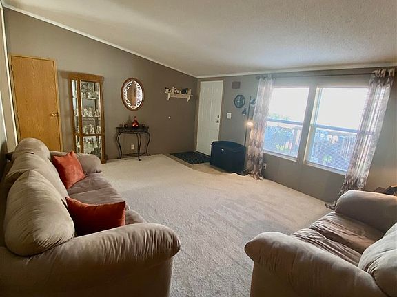 3rd image of 320 Mosswood Ln