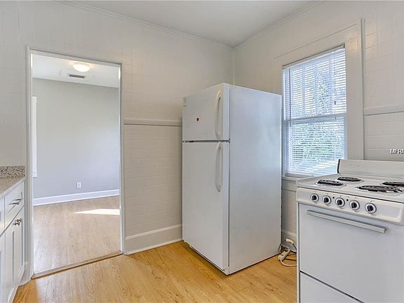 5th image of 144 9th Ave NE APT 3