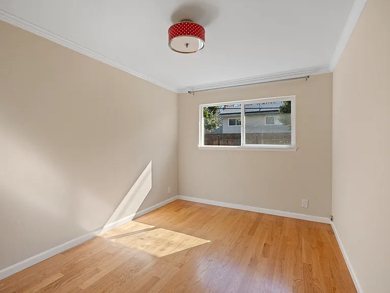 880 Hollenbeck Ave — Photo 13