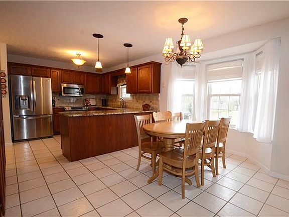 4th image of 118 Mannon Ct