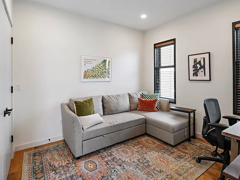 211 Condor St #8 — Photo 14