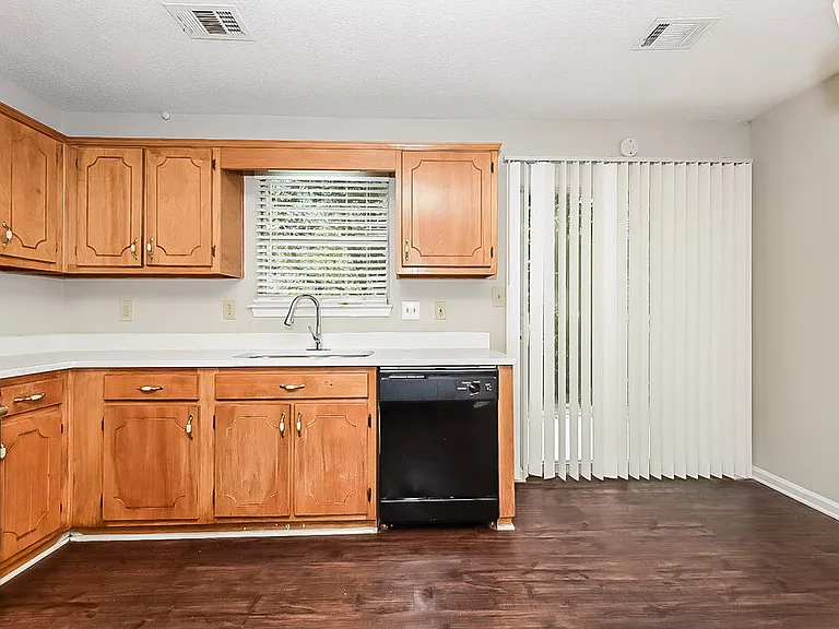 68 Hampton Oaks Dr — Photo 10