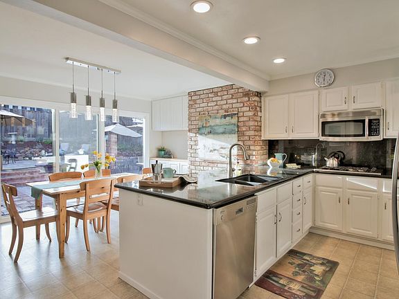 2nd image of 5343 Lenora Ave