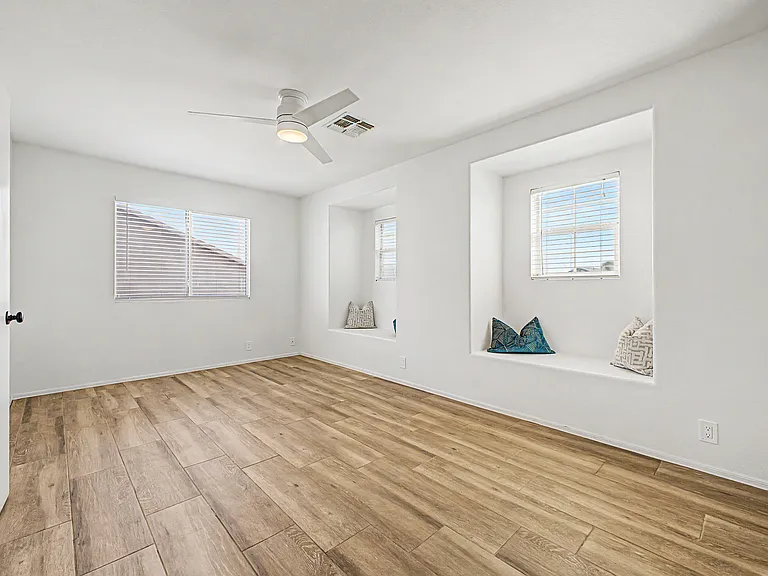Upstairs Large Bedroom 3
