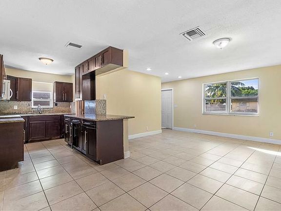 5th image of 1301 NW 18th Ct
