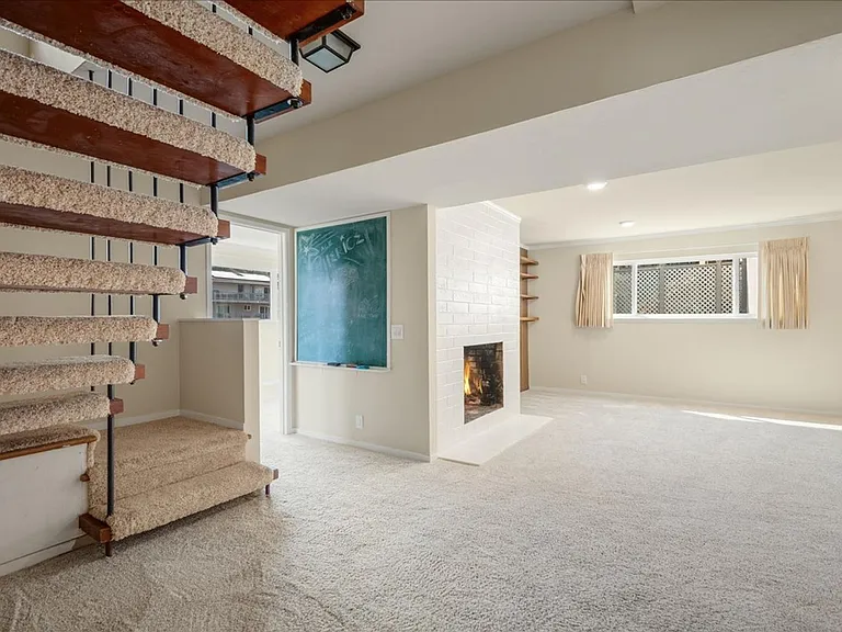 2209 Thurm Ave — Photo 13