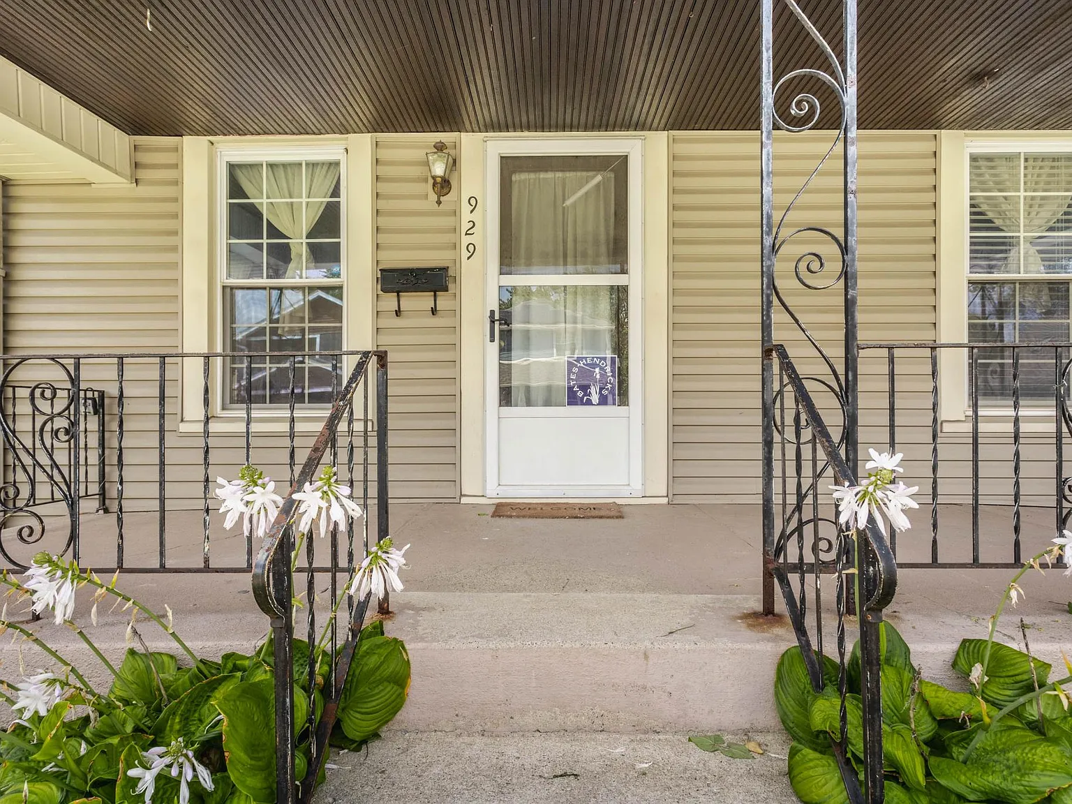 3 bed, 2616 sqft, $2,200 — Photo 3
