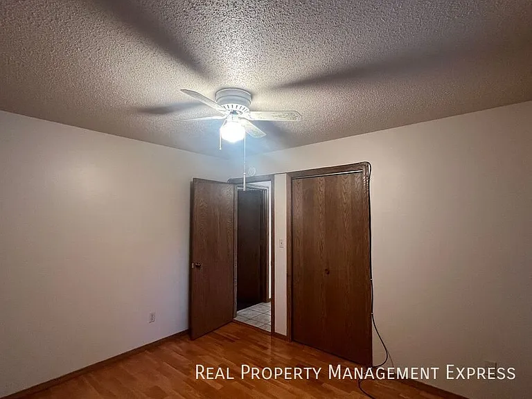 4409 E 20th St — Photo 16