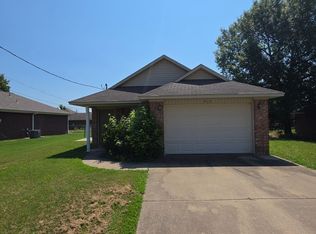 915 S Oswego Ave, Russellville, AR 72801